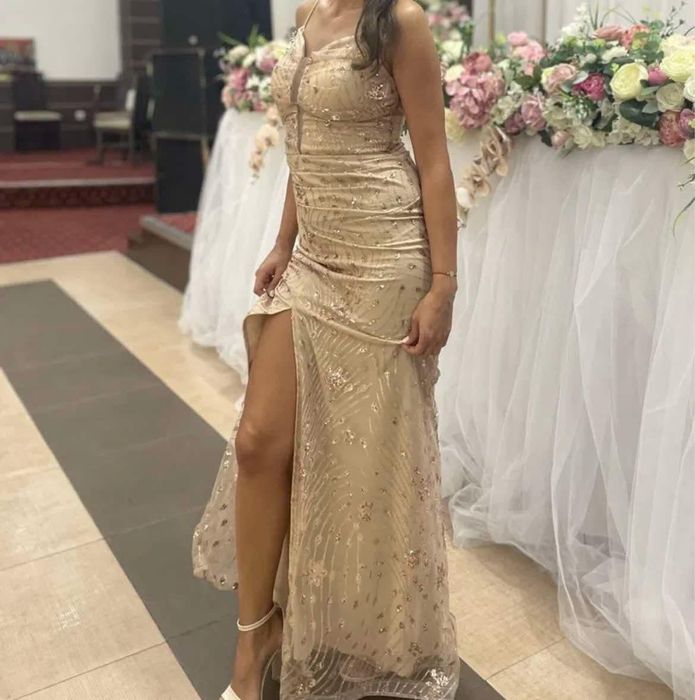 Официална златиста рокля