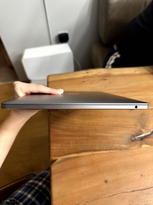 MacBook Pro 13" 2016, i5, 8GB/256GB, 700 lv