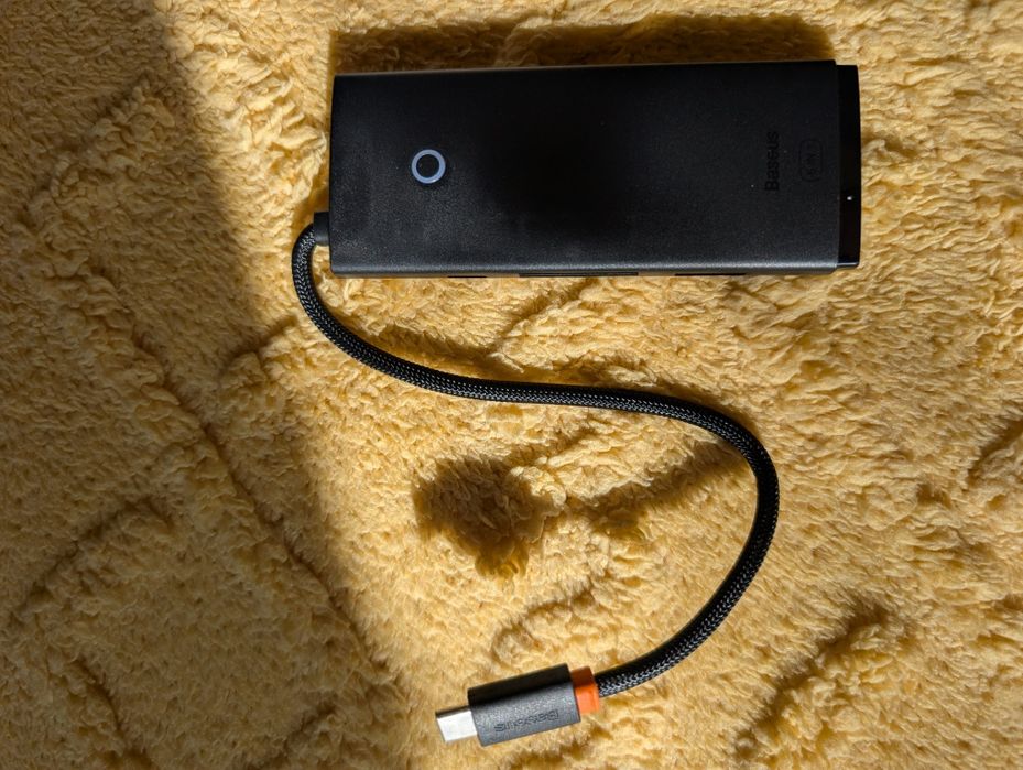 Хъб за свързване на допълнителна периферия за устройства с USB-C