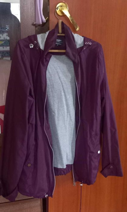 Продам ветровку.