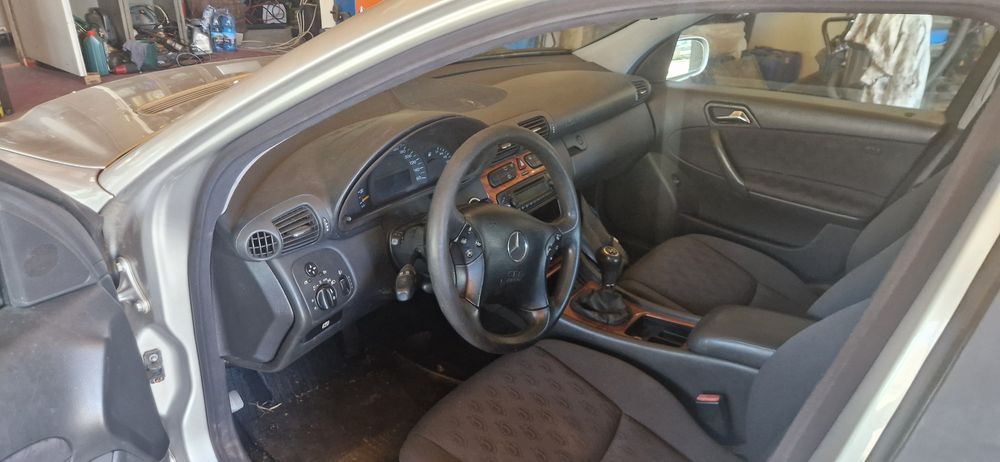 Vând motor mercedes 2.2