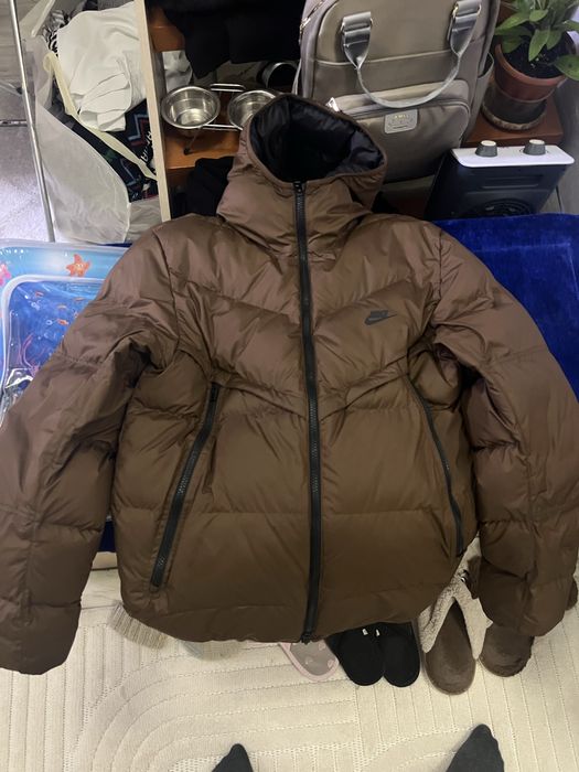 Продам пуховик Nike