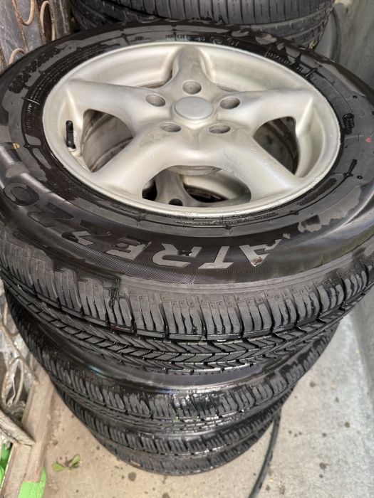 Продам диски с шинами 215:65:15