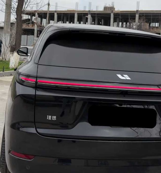 L7 Ultra 2025г! Черный / Коричневый салон! 4 тыс км пробега! Чистая!