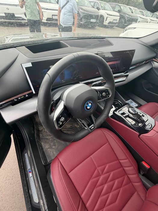 BMW i5 eDrive40L 2025