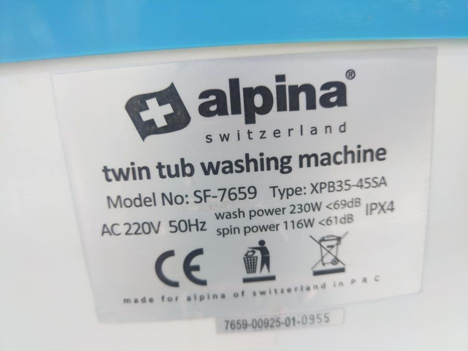 ALPINA преносима мини пералня с отделна камера за центрофуга. 
Капацит