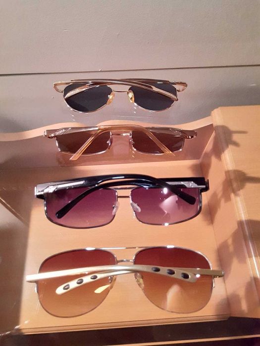 Солнцезащитные очки . Хорошего качества.