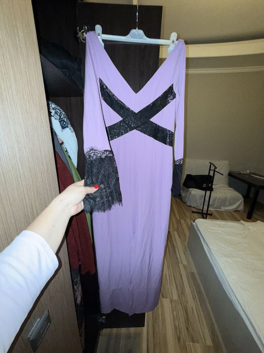 Платья женственные брендвые