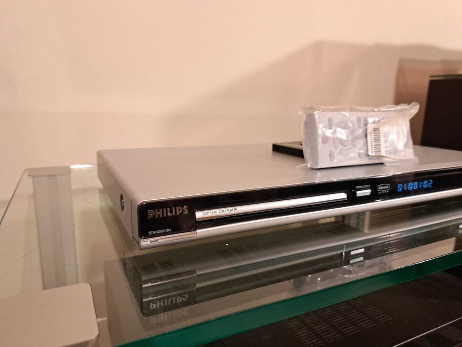 Dvd player ultra slim  Philips DVP5140  nefolosit in cutie