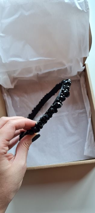 Черна кариока с камъни