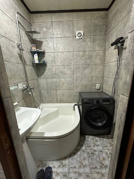 Qarshi , Avrora Mevazor mahallasida yo'l yoqasidan 300 metr evro remon