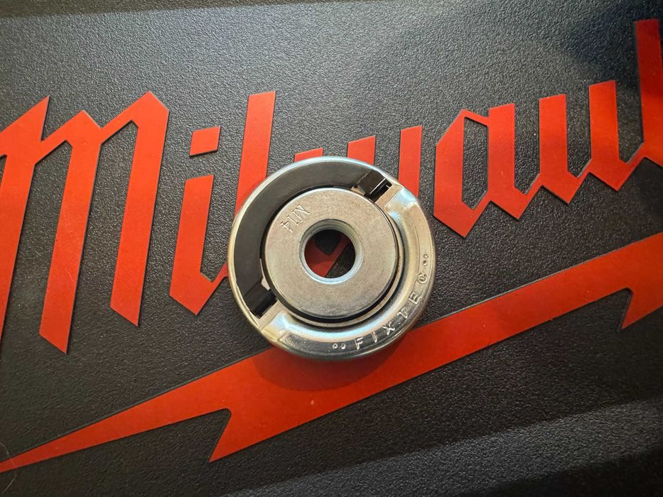 НОВ Акумулаторен ъглошлайф Milwaukee M18FSAG125X батерия зарядно куфар