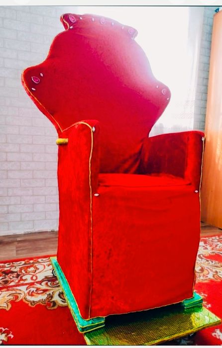 Қызыл Тақ трон Алматы тегің емес