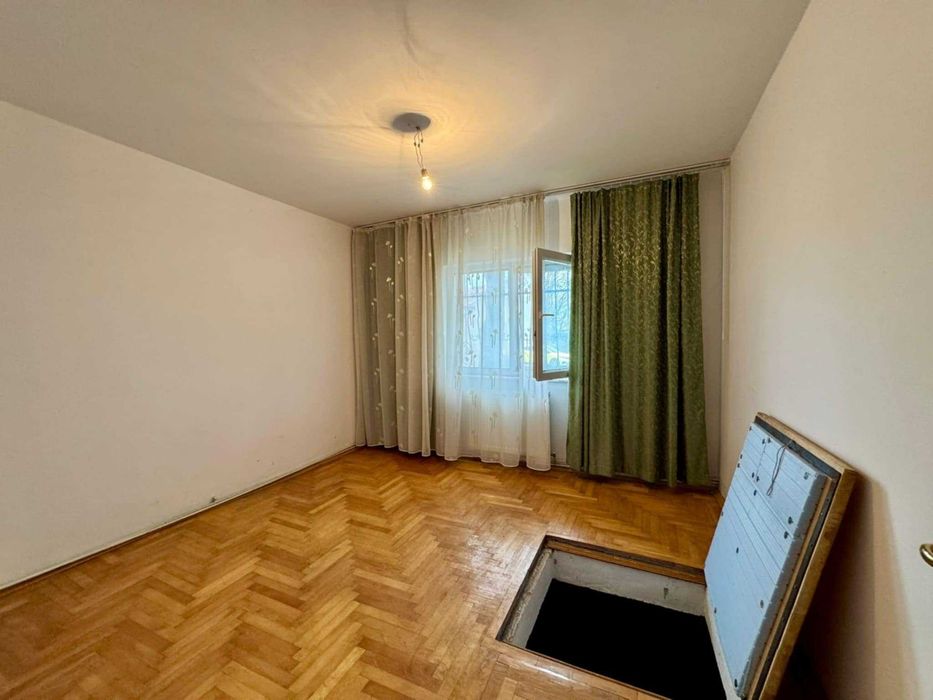 Apartament 3 camere decomandat de vânzare Roman