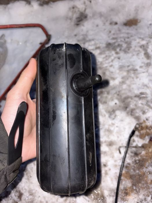 Пневмобаллон (пневмоподушка) в пружину подвески.