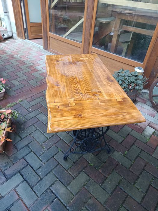 Masa , comoda realizata din mașină de cusut