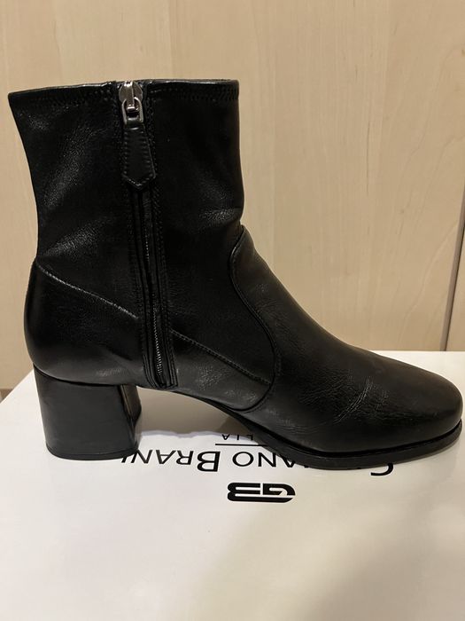 Продаю ботильоны Prada