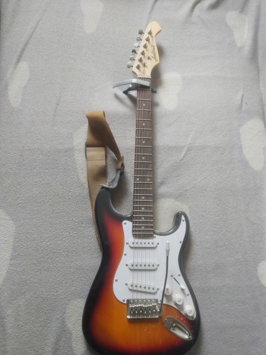 Электрогитара (оранжевая) с чехлом