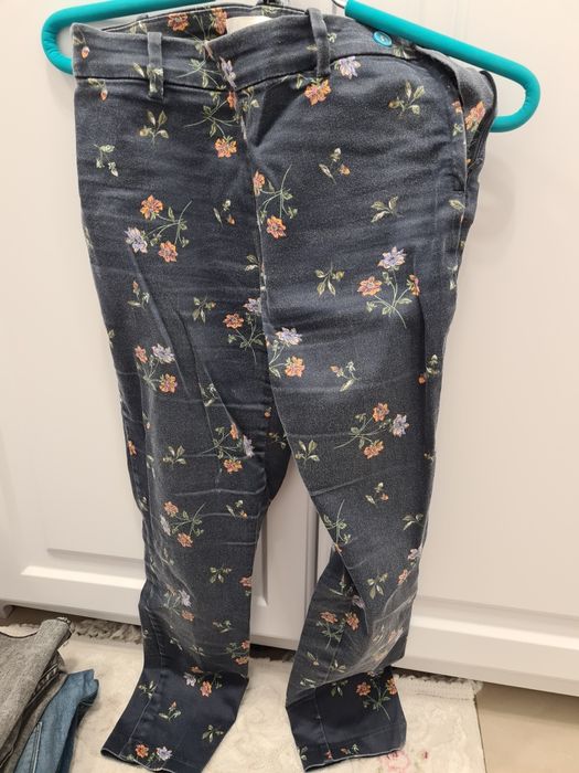 Patru perechi de pantaloni mărimea S,50 de lei