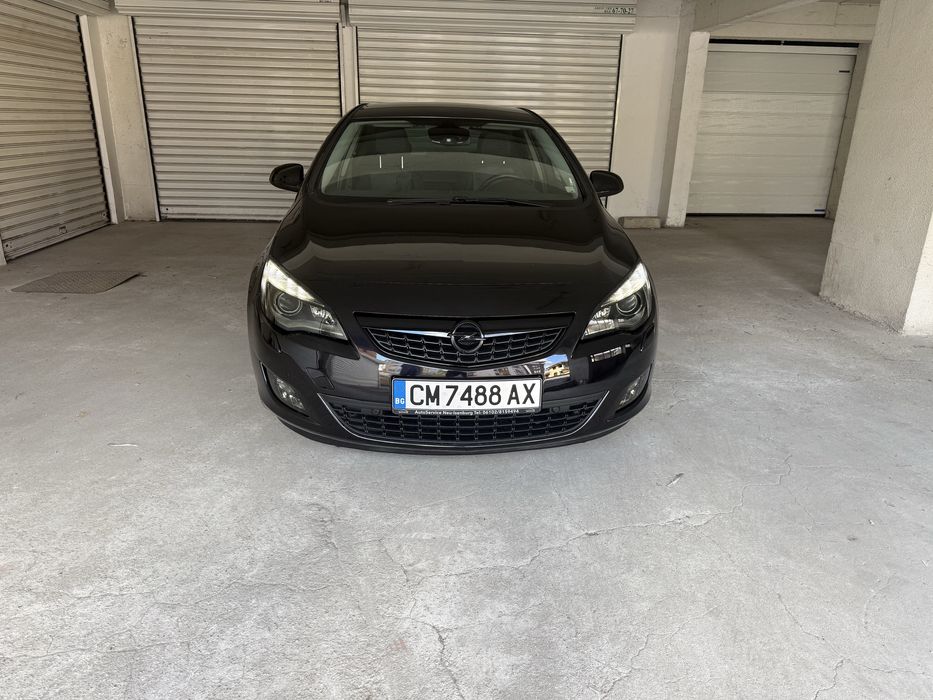 Opel Astra J 2010 година