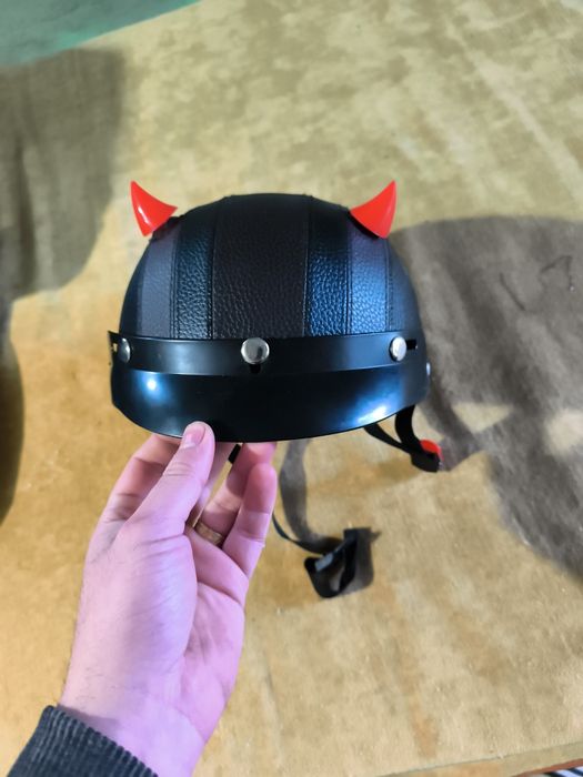 Doua casti ABS ca noi