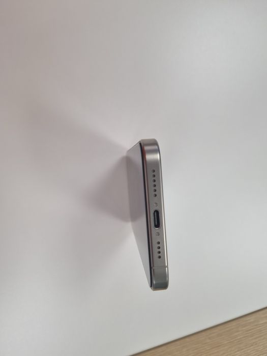 Продавам iPhone 15 Pro Max 512Gb White Titanium