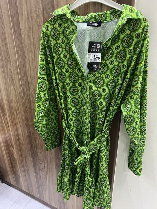 Празнична нова рокля