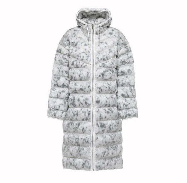 Дамска Парка Nike

Чисто нова с етикети.

Размер L ( уголемена)

Цена