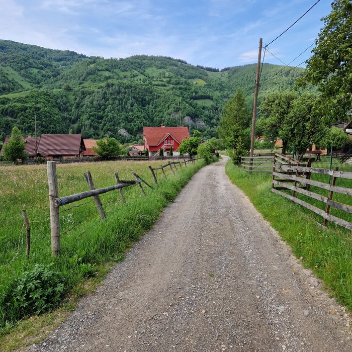 Ofer spre vanzare 1500 mp teren Moeciu de jos