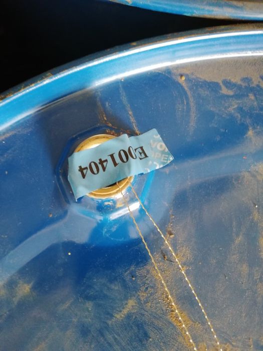 Стикери за сигурност запечатване на варели с гориво и етерични масла.