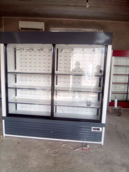 Витрина холодильник