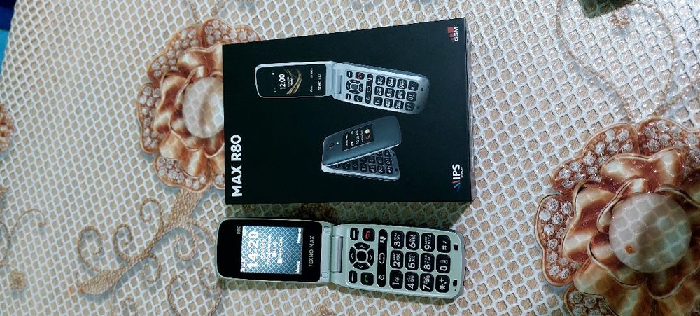 Продаю телефон техно мах новый всё в комплекте