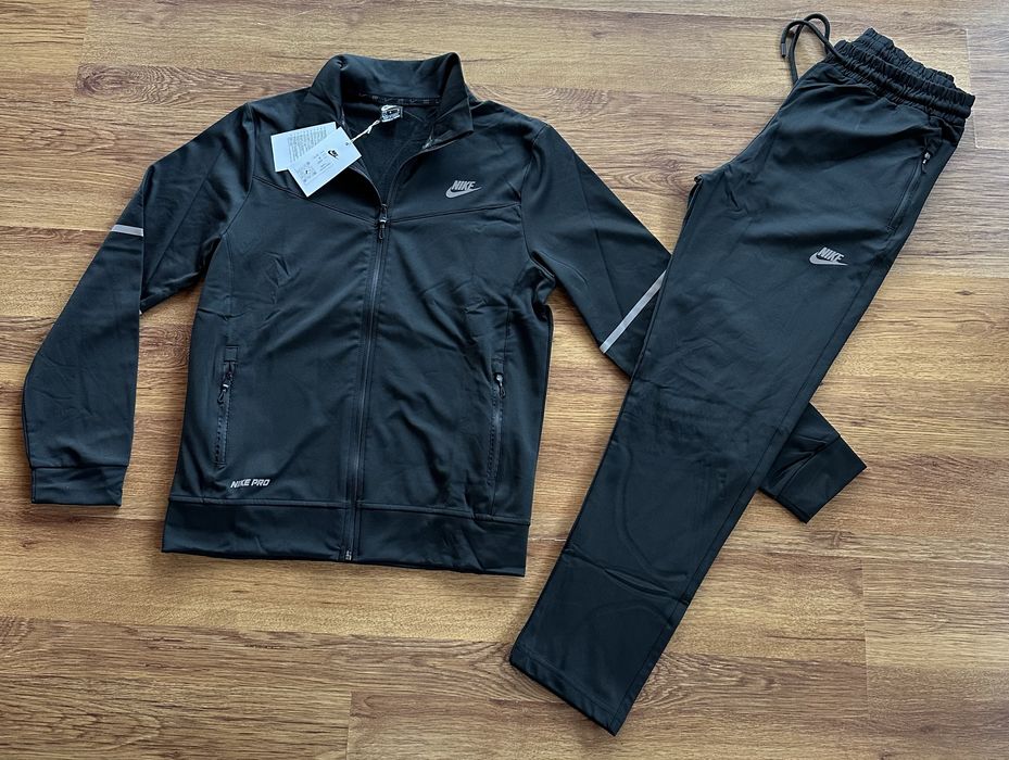 Мъжки,полиамиден,черен екип Nike без качулка,с ципове на джобовете
