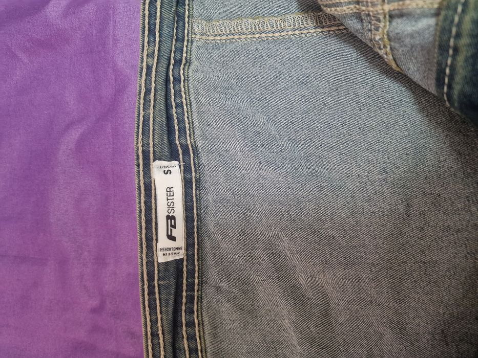 Top din denim cu fermoar pe mijloc