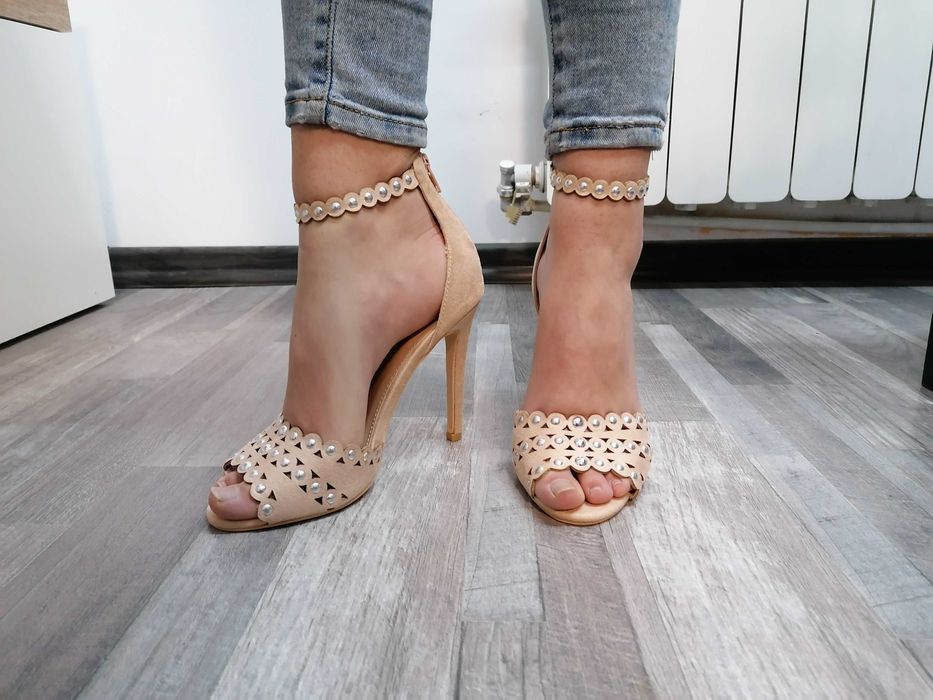 Дамски сандали с ток