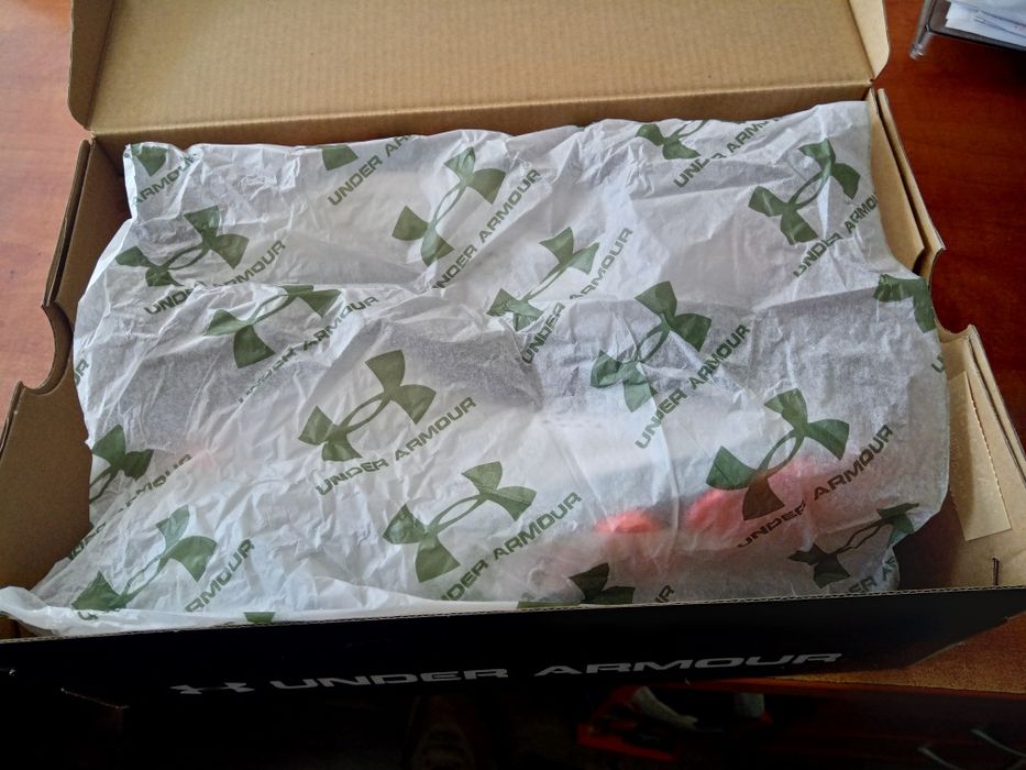 Under Armour HOVR Infinite 4 Номер 39 Стелка 26 см. 100% Оригинални