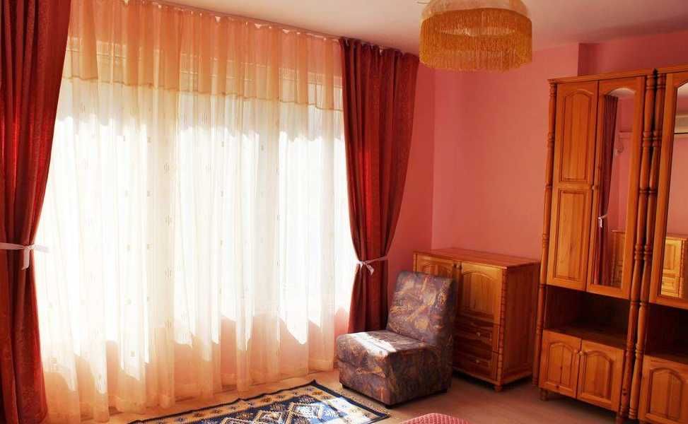 Дава се под наем Двустаен апартамент в Бургас, Възраждане - 80 кв.м за 200 € - Снимка #2