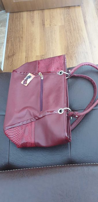 Продавам чисто нова чанта