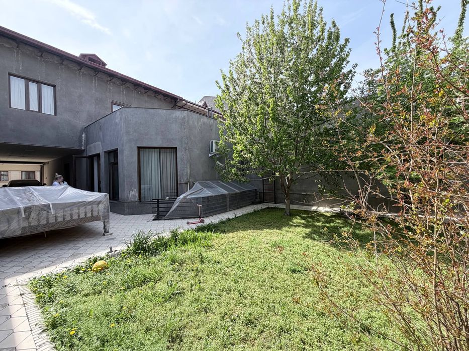 Карасу-6 ,Амир Темур Махалля Дом 3 сотки 2 этажа.Ор-р Трюфель ресторан