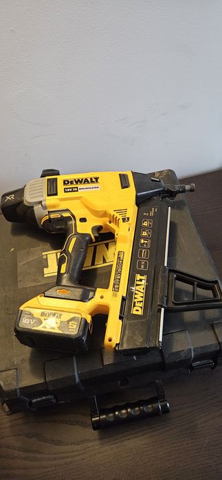 Pistol cuie dewalt dcn 890