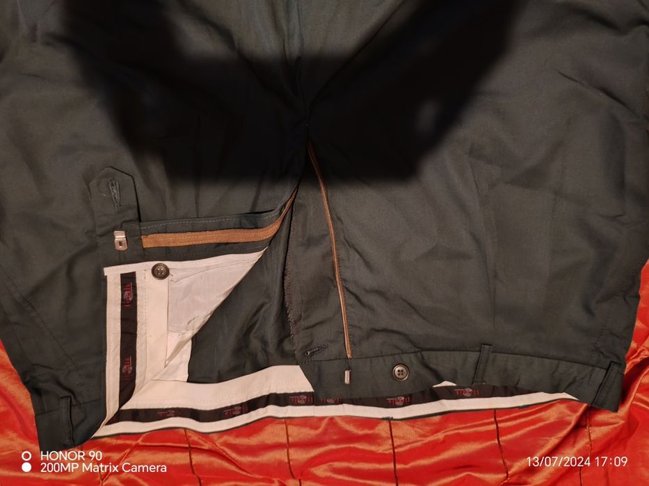 Pantaloni pentru bărbați, model clasic