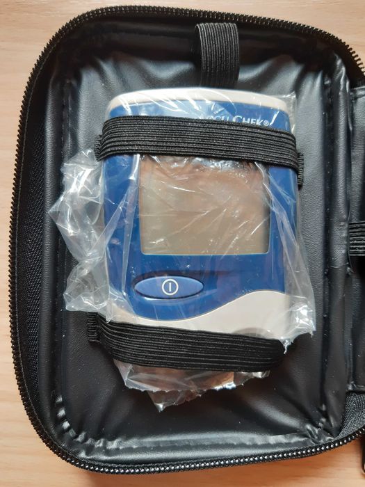 Глюкомер-уред за измерване на кръвна захар с консумативи