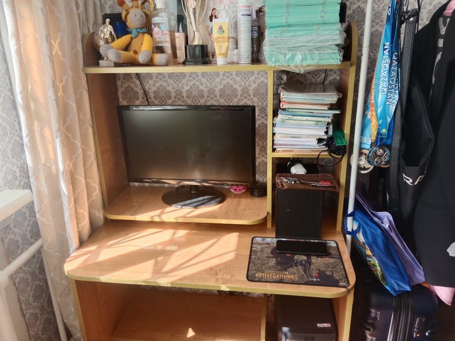 Продам компьютерный стол и компьютер