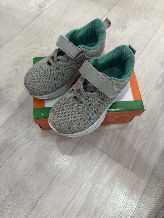 Детские кроссовки