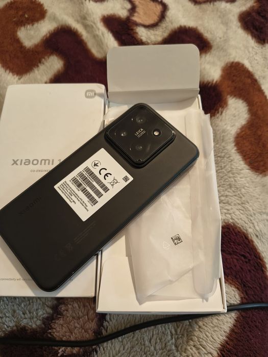 Xiomi 14 Black cutie de 12 GB RAM cu 512 nu știu nimic de el așa l-am primit nu se aprinde fără arată 10 din 10 .detalii în privat.Pret fix