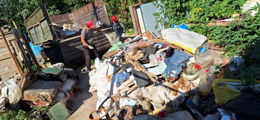 Уборка территории вывоз мусора