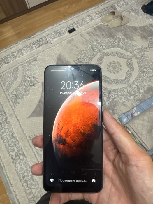 Телефон Redmi.