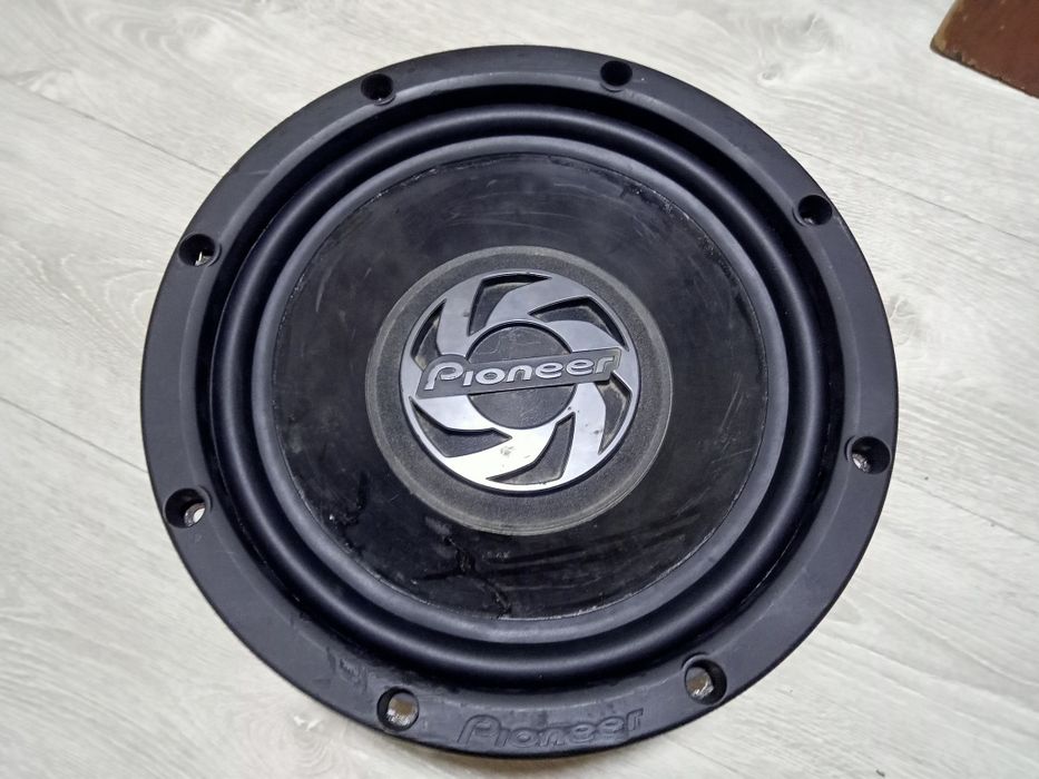 Продам сабвуфер Pioneer made in Mexico original в нормальном состоянии