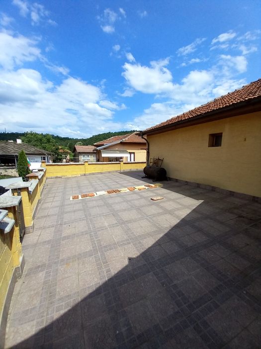 Двуетажна къща в гр.Троян