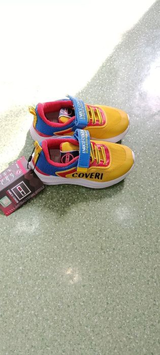 Детские кроссовки